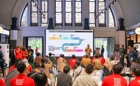 Kepala Dinas Bina Marga DKI Jakarta, Hari Nugroho sedang memaparkan road map revitalisasi trotoar Jakarta pada acara peluncuran buku "Trotoar untuk Kota Berkelanjutan" di Pos Bloc, Jakarta (3/10)