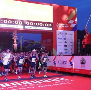 Gubernur Jawa Tengah, Ganjar Pranowo, melepas peserta Borobudur Marathon2022. Event ini digelar selama 2 hari, yakni Sabtu dan Minggu, 12-13 November 2022