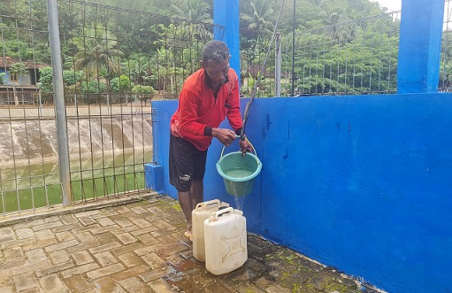 Salah satu warga Desa Gudangharjo, Kecamatan Paranggupito, Kabupaten Wonogiri, bisa menikmati air bersih meskipun saat kekeringan, yang diambil dari embung bantuan Gubernur Ganjar Pranowo yang dibangun sejak tahun 2016