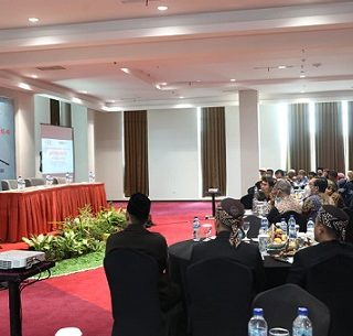 Gubernur Jawa Tengah, Ganjar Pranowo, hadir dan memberi sambutan pada Rakerwil Majelis Pembina Kesehatan Umum (MPKU) di Hotel Horison Kota Semarang, Sabtu (12/11)