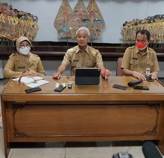Gubernur Ganjar Pranowo mengumumkan penetapan Upah Minimum Provinsi (UMPK) Jateng 2023