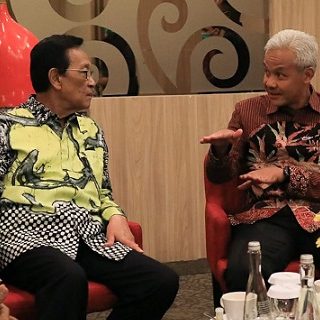 Gubernur Jawa Tengah, Ganjar Pranowo dan Sri Sultan Hamengkubuwana X hadir dan membuka Kongres Kebudayaan Jawa (KKJ) III di Yogyakarta, Senin (14/11)