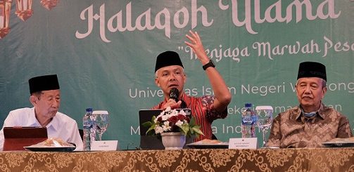 Gubernur Jawa Tengah, Ganjar Pranowo, hadir dan memberi sambutan pada Halaqoh Ulama Nasional dengan tema Menjaga Marwah Pesantren, di Hotel Ciputra, Semarang, Selasa (8/11)