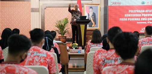 Gubernur Jateng Ganjar Pranowo memberi arahan kepada 221 atlet mahasiswa Jawa Tengah yang akan mengikuti Pekan Olahraga Mahasiswa Nasional (Pomnas) XVII Tahun 2022, di Gradhika Bhakti Praja, Senin (14/11)