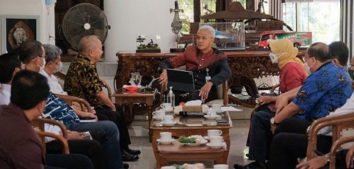 Gubernur Jawa Tengah, Ganjar Pranowo, kembali menggelar diskusi dengan perwakilan LKS Tripartit, Dewan Pengupahan Jateng dari unsur pakar, pekerja dan pengusaha, terkait penetapan upah minimum, Kamis (10/11)