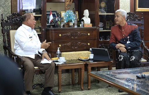 Wakil Gubernur Maluku Utara, Yasin Ali, bertemu Gubernur Ganjar Pranowo di rumah dinasnya, Kamis (10/11). Tujuan Yasin ingin belajar Sistem Pemerintahan Berbasis Ekonomi (SPBE) dari Jawa Tengah