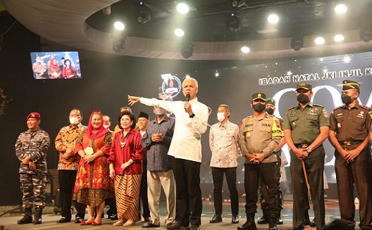 Gubernur Ganjar Pranowo dan para pimpinan dari unsur Forkopimda Jateng dan Kota Semarang berkeliling mengunjungi gereja jelang perayaan Natal, Sabtu (24/12) malam