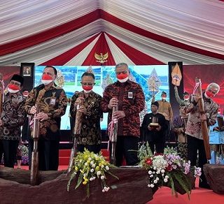 Peluncuran Desa Antikorupsi dengan ditandai pemukulan lesung di Desa Banyubiru, Kabupaten Semarang, Jawa Tengah, Selasa (29/11/2022)