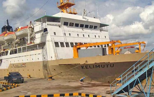 Kapal Kelimutu milik PT Pelni siap menjemput ratusan wisatawan yang tertahan di Karimunjawa akibat cuaca buruk  