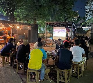 Suasana nobar di Angkringan Cuprit