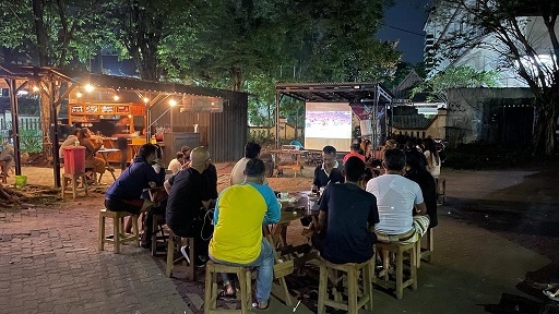 Suasana nobar di Angkringan Cuprit