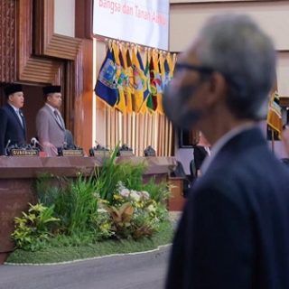 Gubernur Jateng Ganjar Pranowo menghadiri Sidang Paripurna DPRD Jateng yang menyetujui tiga rancangan peraturan daerah di akhir masa sidang pertama tahun sidang 2022-2023, Jumat (30/12/2022)