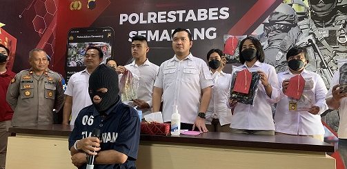 Pelaku pencabulan saat memberikan keterangan saat konferensi pers yang dipimpin Kasatreskrim Kasatreskrim, AKBP Donny Sardo Lumbantoruan.