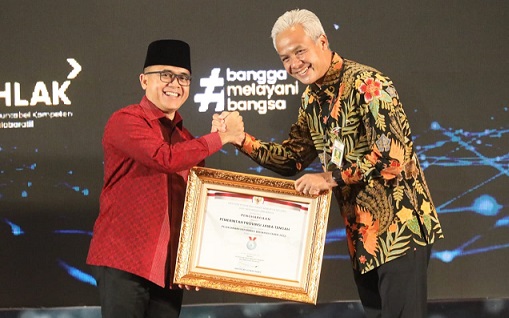 Pemerintah Jawa Tengah kembali menerima predikat A dalam Hasil Evaluasi Reformasi di tahun 2022. Penghargaan diterima langsung oleh Gubernur Ganjar dari Menteri PANRB RI, Abdullah Azwar Anas di Hotel Bidakara, Jalan Gatot Subroto  Menteng Dalam, Tebet, Jakarta Selatan, Selasa (6/12/2022)