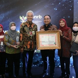 Gubernur Jawa Tengah, Ganjar Pranowo, hadir dalam acara penerimaan penghargaan Predikat A Reformasi Birokrasi  dari Kementerian Pendayagunaan Aparatur Negara Reformasi Birokrasi (PAN RB) RI, di Jakarta, Selasa (6/12)