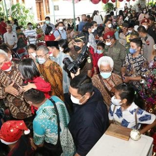 Gubernur Ganjar Pranowo melakukan safari Natal 2022 dan bertemu para jemaat di beberapa gereja di Semarang bersama Forkopimda Jawa Tengah, Minggu (25/12)