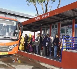 Layanan angkutan Trans Jateng senantiasa ditunggu masyarakat karena berbiaya murah, termasuk bagi kalangan buruh  