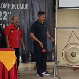 WR III USM Dr Muhammad Junaidi SHI MH membuka kejuaraan bulutangkis USM Cup XV 2022