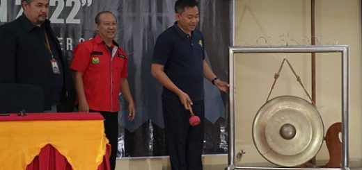 WR III USM Dr Muhammad Junaidi SHI MH membuka kejuaraan bulutangkis USM Cup XV 2022