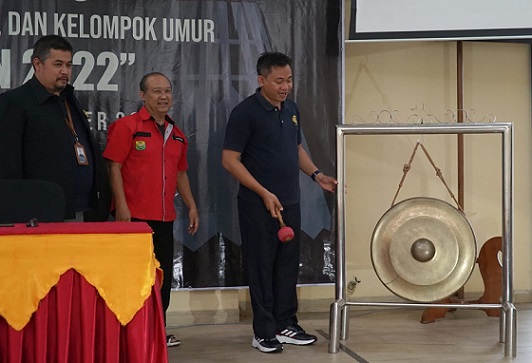 WR III USM Dr Muhammad Junaidi SHI MH membuka kejuaraan bulutangkis USM Cup XV 2022