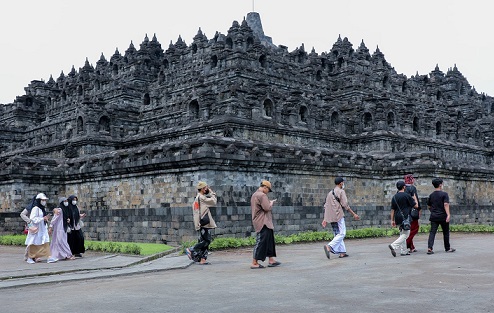 Candi Borobudur di Magelang menjadi salah satu tujuan wisata favorit bagi wisatawan nusantara atau dalam negeri maupun mancanegara