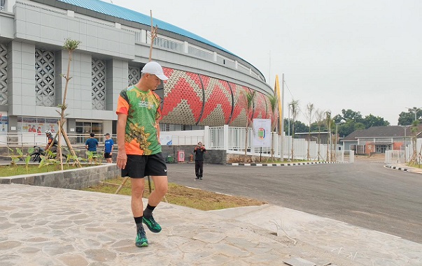 Gubernur Jawa Tengah, Ganjar Pranowo, sidak kompleks Stadion Jatidiri, Semarang, sembari olahraga pagi, Jumat (20/1/2023). Ganjar merasa geram melihat hasil sejumlah pekerjaan renovasi kompleks Jatidiri Semarang kurang bagus