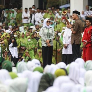 Upacara Apel Peringatan Harlah Satu Abad Nahdlatul Ulama (NU) di Temanggung berlangsung meriah, Selasa (31/1). Gubernur Jawa Tengah Ganjar Pranowo ikut hadir dan memberikan sambutan