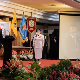 Gubernur Jawa Tengah, Ganjar Pranowo, melantik Hevearita Gunaryanti Rahayu sebagai Wali Kota Semarang, sisa masa jabatan 2021-2026, di Gedung Gradhika Bhakti Praja, Senin (30/1/2023)