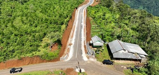 Kondisi ruas jalan provinsi di Desa Pasir Panjang, Kecamatan Salem, Brebes, kini sudah selesai diperbaiki setelah rusak akibat tanah longsor pada 2018 lalu