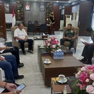 Plt Ketua Umum KONI Jateng Bambang Rahardjo Munadjat saat audiensi dengan Pangdam IV Diponegoro Mayjen TNI Widi Prasetijono