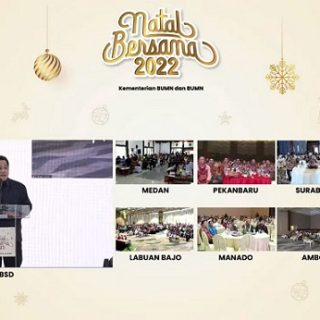 Menteri BUMN Erick Thohir memberikan sambutan pada perayaan "Natal Bersama Kementerian BUMN dan BUMN" Tahun 2022 yang diselenggarakan di Indonesia Convention Exhibition (ICE) BSD, Tangerang, dan diikuti serentak di delapan lokasi lainnya, pada Sabtu (14/1/2023).