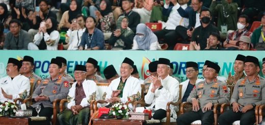 Penutupan Porseni NU yang dilakukan Gubernur Jateng Ganjar Pranowo, berlangsung meriah di GOR Sritex Arena Kota Surakarta, Sabtu (21/1/2023). Ikut hadir Kapolri Jendral Listyo Sigit Prabowo, Wakil Gubernur Jateng Taj Yasin Maimoen, Wali Kota Surakarta Gibran Rakabuming Raka, serta Wakil Rais Aam PBNU KH Anwar Iskandar