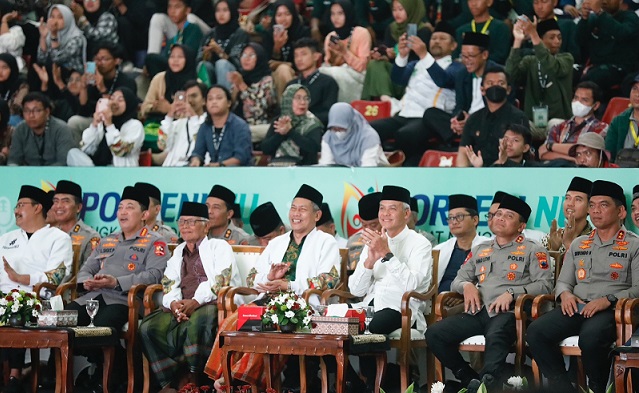 Penutupan Porseni NU yang dilakukan Gubernur Jateng Ganjar Pranowo, berlangsung meriah di GOR Sritex Arena Kota Surakarta, Sabtu (21/1/2023). Ikut hadir Kapolri Jendral Listyo Sigit Prabowo, Wakil Gubernur Jateng Taj Yasin Maimoen, Wali Kota Surakarta Gibran Rakabuming Raka, serta Wakil Rais Aam PBNU KH Anwar Iskandar