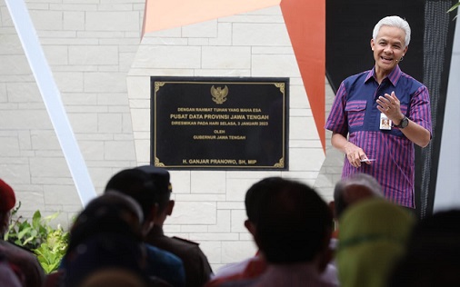 Provinsi Jawa Tengah kini memiliki Pusat Data Center yang diresmikan Gubernur Jawa Tengah, Ganjar Pranowo, di Semarang, Selasa (3/1/2023). Ini Pusat Data Center provinsi yang pertama di Indonesia yang masuk daftar di Badan Siber dan Sandi Negara (BSSN)