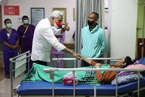 Gubernur Jawa Tengah, Ganjar Pranowo, mengunjungi beberapa tempat menjelang pergantian tahun, di antaranya Dinas Damkar Kota Semarang dan menyapa pasien di RS Kariadi Semarang