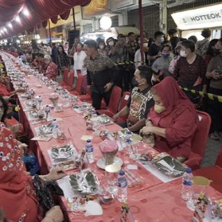 Tuk Panjang menjadi tradisi masyarakat Tionghoa saat menyambut Tahun Baru Imlek