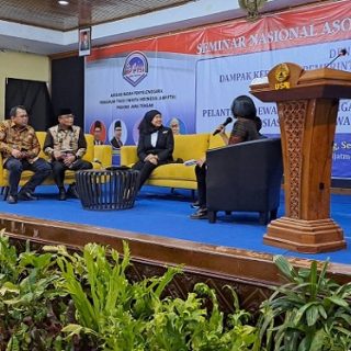 Para narasumber menyampaikan materi dalam Seminar Nasional Asosiasi Badan Penyelenggara Perguruan Tinggi Swasta Indonesias (ABP-PTSI) Provinsi Jawa Tengah di Gedung Auditorium Ir Widjatmoko USM, Selasa (17/1/2023)