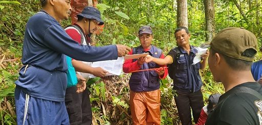 Warga Desa Wadas, Kecamatan Bener, Kabupaten Purworejo yang dulu menolak keras penambangan, kini justru ikhlas tanahnya diukur. Bahkan mereka ikut mendampingi saat para petugas terjun ke lahan melakukan pengukuran, Selasa (10/1/2023)