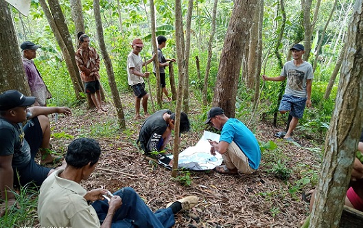Balai Besar Wilayah Sungai (BBWS) Serayu Opak melakukan pengukuran di lahan milik warga Wadas, Kecamatan Bener, Purworejo, Senin (9/1/2023)
