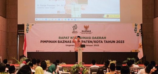 Gubernur Ganjar Pranowo memberi sambutan pada acara Rapat Koordinasi Daerah Pimpinan Baznas Kabupaten/Kota pada 2023 di Kabupaten Semarang, Kamis (19/01/2023)