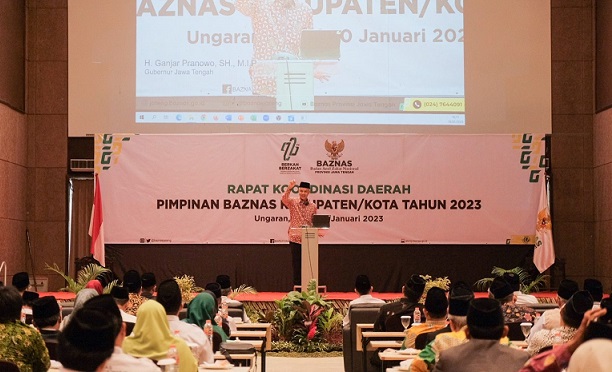Gubernur Ganjar Pranowo memberi sambutan pada acara Rapat Koordinasi Daerah Pimpinan Baznas Kabupaten/Kota pada 2023 di Kabupaten Semarang, Kamis (19/01/2023)