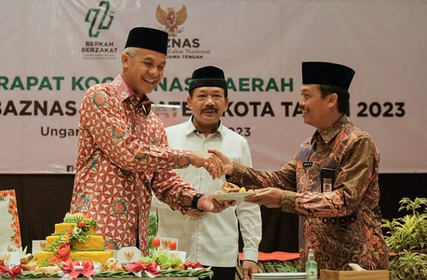Badan Amil Zakat Nasional (Baznas) Provinsi Jawa Tengah, menyelenggarakan Rapat Koordinasi Daerah Pimpinan Baznas Kabupaten/Kota pada 2023 di Kabupaten Semarang, Kamis (19/01/2023). Hadir pada kesempatan itu Gubernur Jateng Ganjar Pranowo dan Ketua Baznas Pusat, Prof Dr Noor Achmad MA