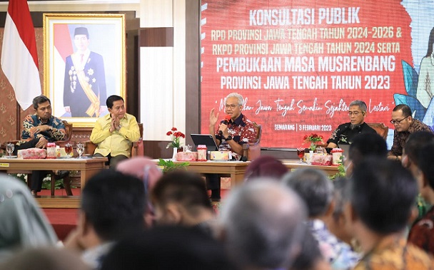 Gubernur Jawa Tengah, Ganjar Pranowo, hadir dan memberi paparan pada acara Pembukaan Masa Awal Musrenbang Tahun 2023 dan Konsultasi Publik Rancangan Awal RKPD 2024, di Gradhika Bhakti Praja, Jumat (3/2/2023)  