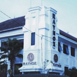 Raynox tampak depan