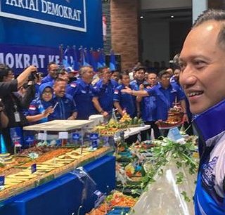 Beragam tumpeng berhias memenuhi kantor DPP Partai Demokrat dalam rangkai HUT ke-22 partai berlambang Mercy tersebut, Sabtu (9/9/2023). Acara HUT juga dihadiri Ketua Umum Agus Harimurti Yudhoyono (AHY)