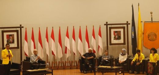 Capres 2023 dari PDIP, Ganjar Pranowo mengisi kuliah umum di Fakultas Ilmu Sosial dan Ilmu Politik (Fisip) Universitas Indonesia, Senin (18/9/2023). Acara tersebut dihadiri dosen dan ratusan mahasiswa