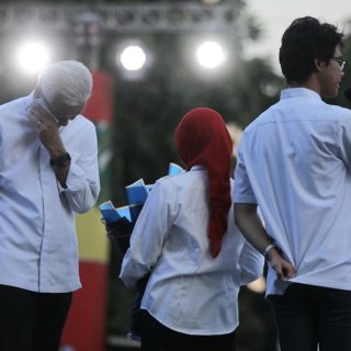 Ganjar Pranowo dan keluarga memanfaatkan hari terakhirnya sebagai Gubernur Jateng untuk berpamitan dengan masyarakat, Selasa (5/9/2023). Ganjar pun tak sanggup menahan air mata setelah sepuluh tahun memimpin warga Jawa Tengah.