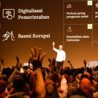 Ganjar Pranowo berbicara di hadapan para akademisi dan alumni berbagai perguruan tinggi negeri se Indonesia di Djakarta Theater, Minggu (17/9/2023)