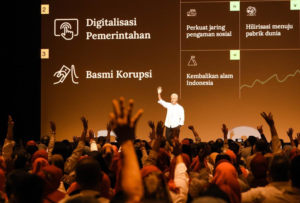 Ganjar Pranowo berbicara di hadapan para akademisi dan alumni berbagai perguruan tinggi negeri se Indonesia di Djakarta Theater, Minggu (17/9/2023)