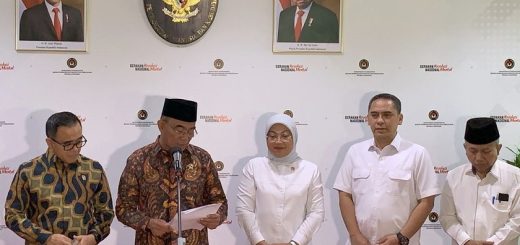 Menteri Koordinator Bidang Pembangunan Manusia dan Kebudayaan (Menko PMK), Muhadjir Effendy, mengumumkan hari libur dan cuti bersama tahun 2024, pada Konferensi Pers di Kantor Kemenko PMK, Selasa (12/9/2023) siang